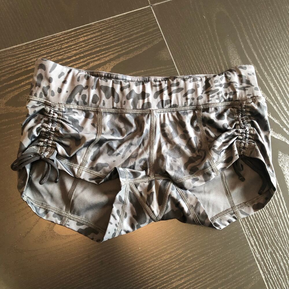 Lululemon women’s shorts size 6 black and gray athleisure